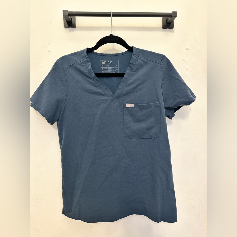 Scrub top
